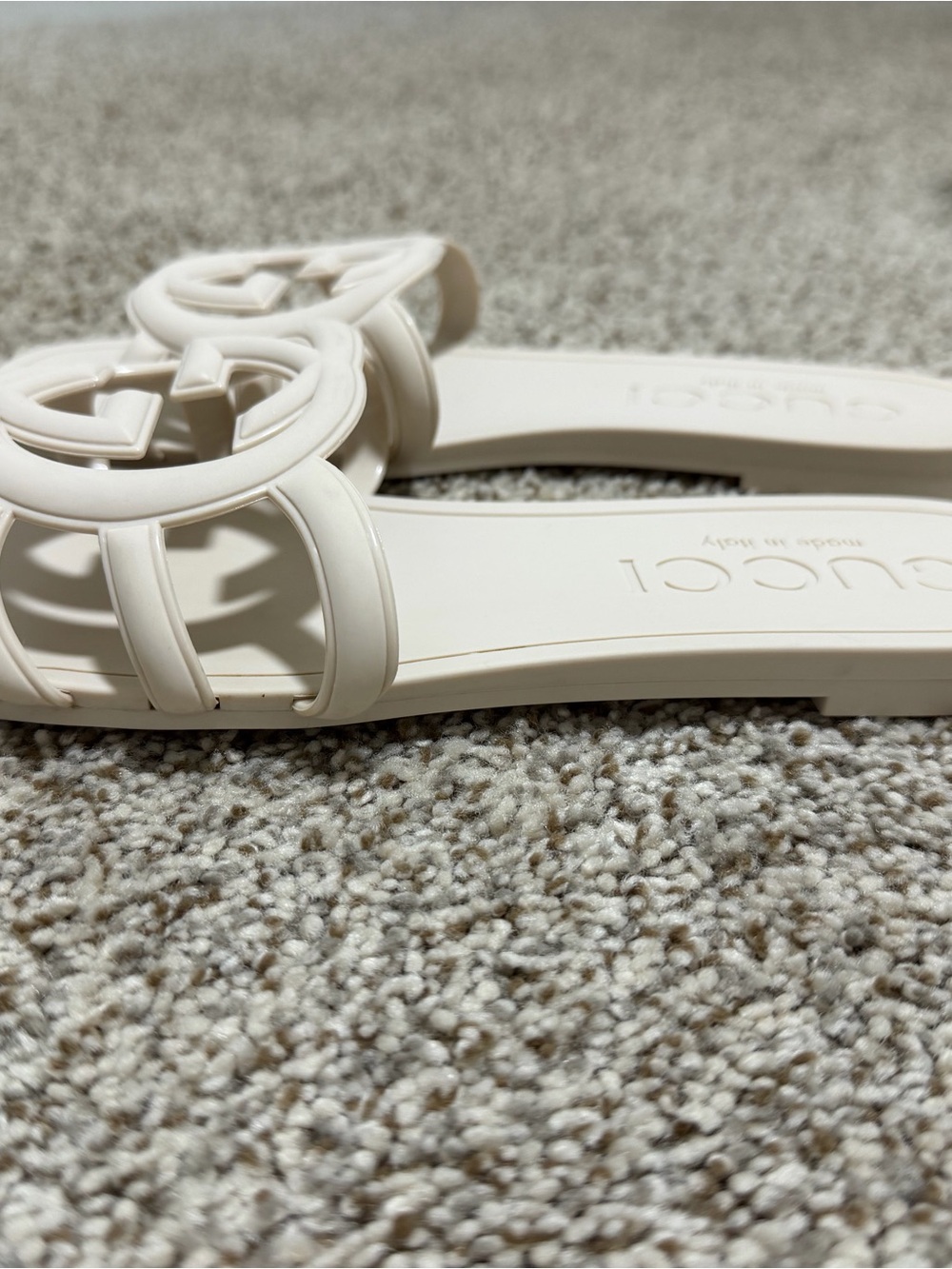 Gucci White Interlocking GG Logo Rubber Slides - Picture 4 of 5